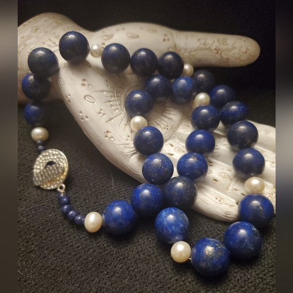 NWOT Handmade (from New Zealand) Lapis Lazuli and freshwater pearl necklace - Picture 2 of 3